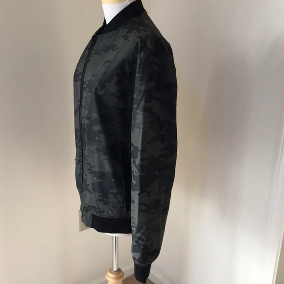 Zara large camouflage zippered jacket . - Picture 3 of 9